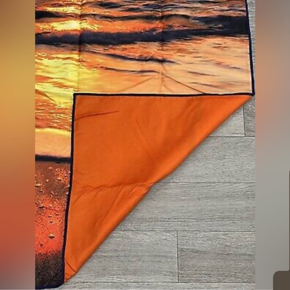 NWT House of Clouds Microfiber Beach Towels Quick Dry Sand Free Compact Towel - Picture 4 of 5